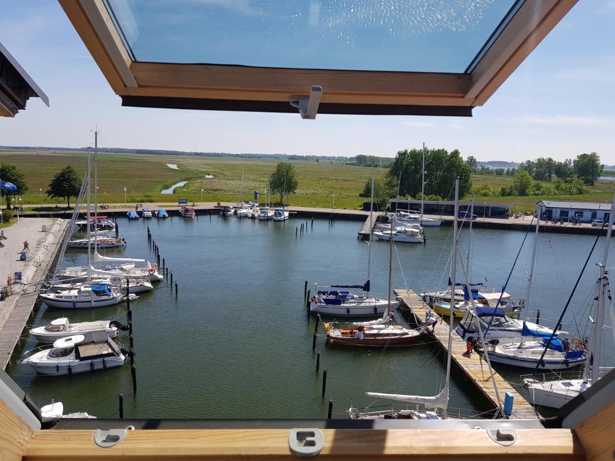 Fewo Segelhafenidyll - Direkte U. Ruhige Wasserlage * Karlshagen