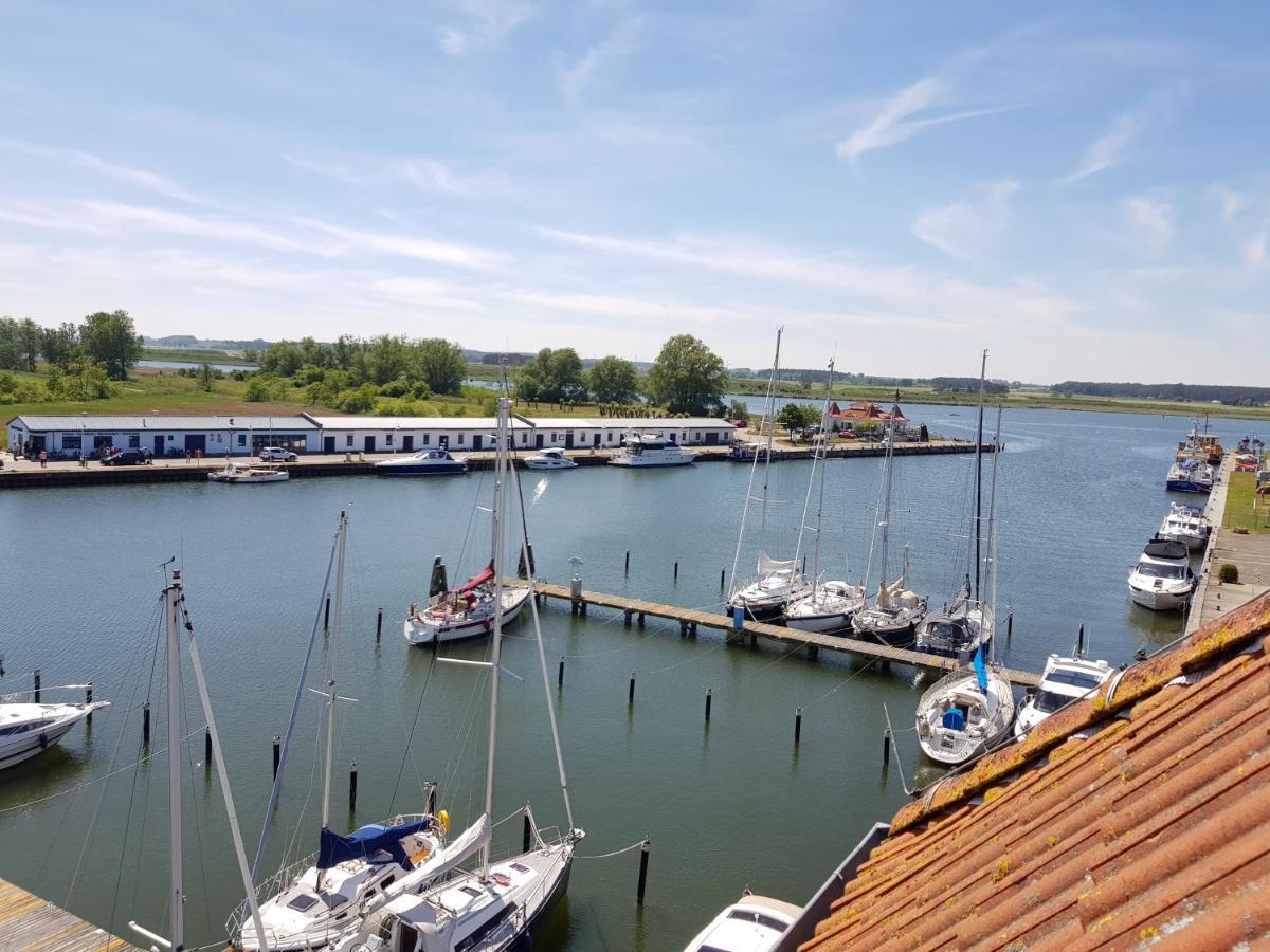 Fewo Segelhafenidyll - Direkte U. Ruhige Wasserlage Karlshagen